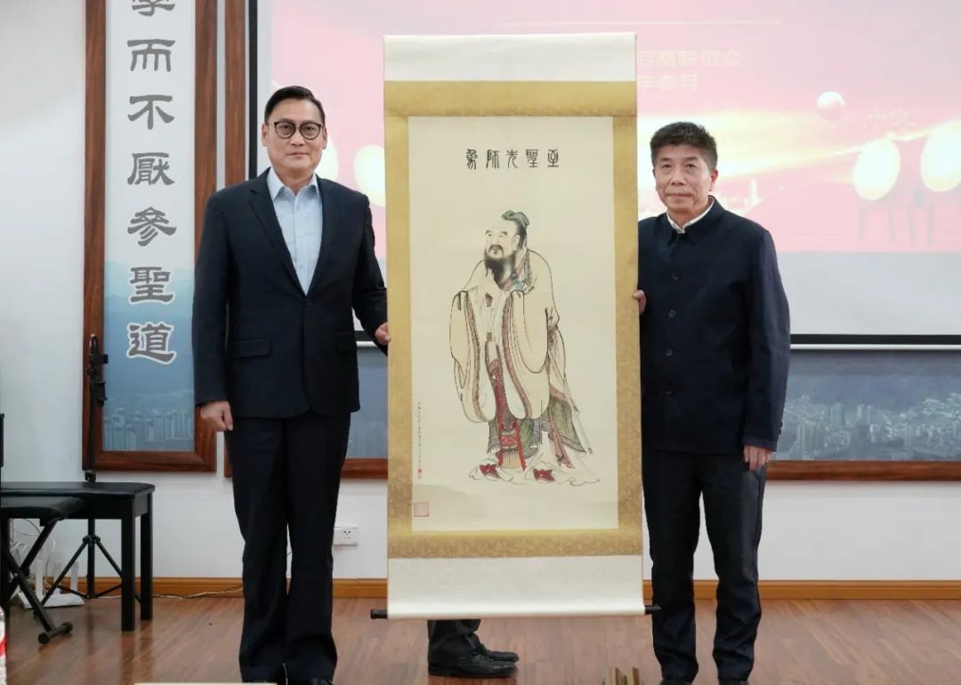 孔垂长主祭尼山祭孔和孔林家祭，在曲阜和浙江与孔氏族人交流 ... ...（祭祀纪事）.jpg
