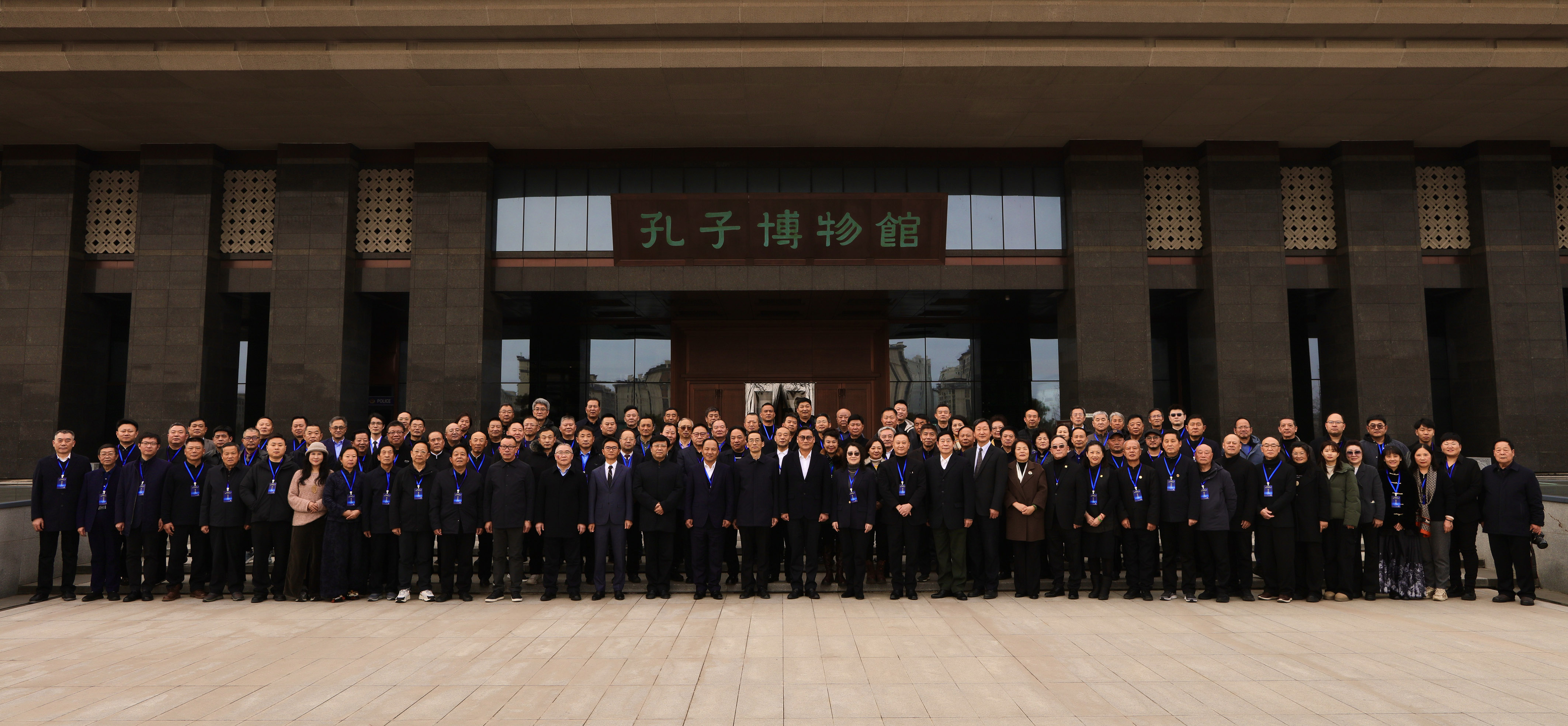 孔垂长先生出席孔德墉先生逝世三周年纪念会暨墓祭仪式 ... ... ...（人物史料）.jpg