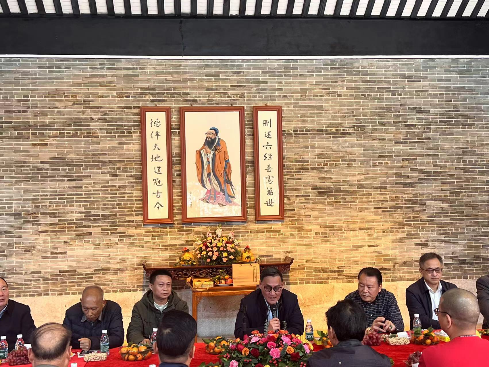 垂长宗主参拜广州小龙房孔氏宗祠与广东宗亲代表座谈 ... ... ... ...（宗亲纪事）.jpg