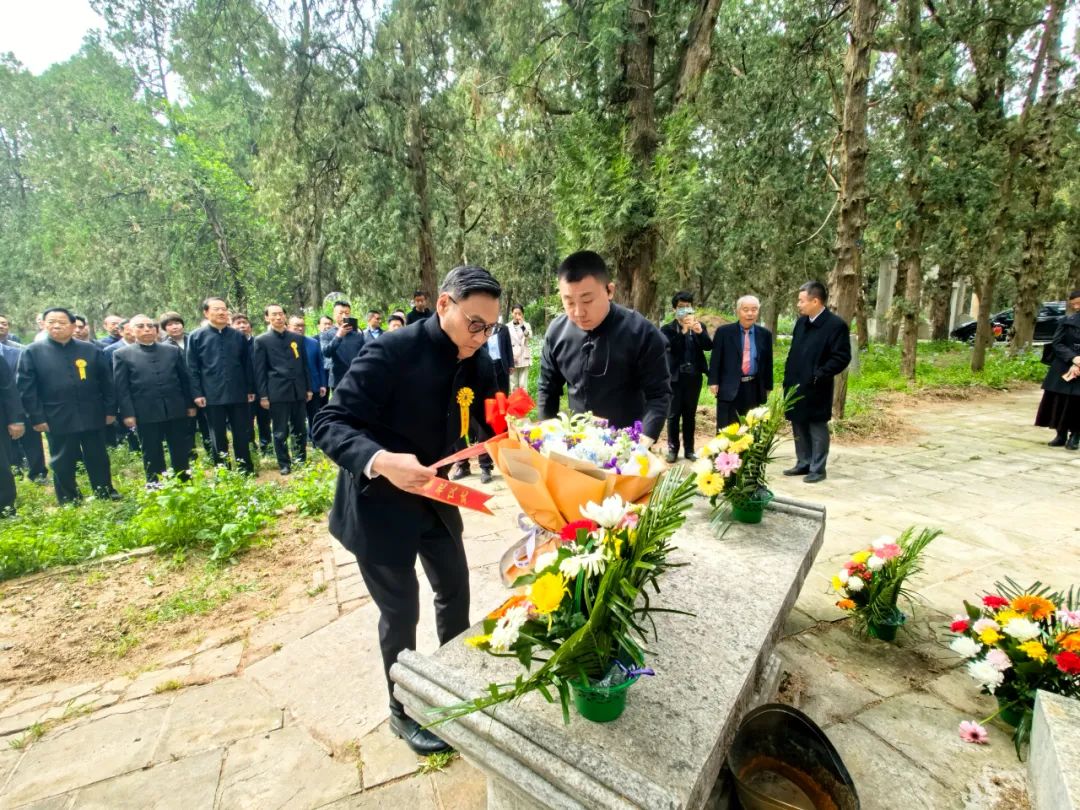 孔垂长主祭尼山祭孔和孔林家祭，在曲阜和浙江与孔氏族人交流 ... ...（祭祀纪事）.jpg
