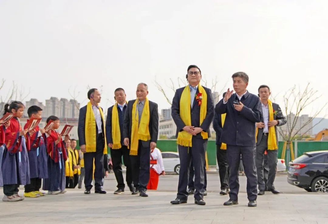 孔垂长主祭尼山祭孔和孔林家祭，在曲阜和浙江与孔氏族人交流 ... ...（祭祀纪事）.jpg