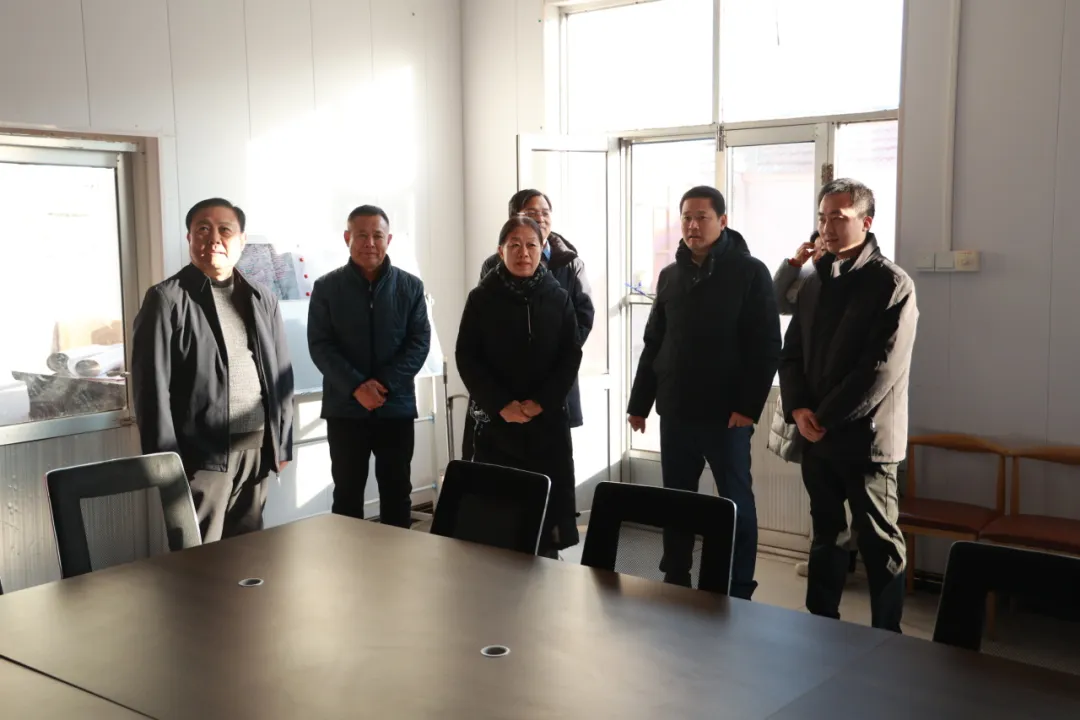 山东航空学院马克思主义学院党总支书记平金明、院长傅开梅一行到古城镇走访慰问驻村第一书记和困难群众（人物资料）.webp