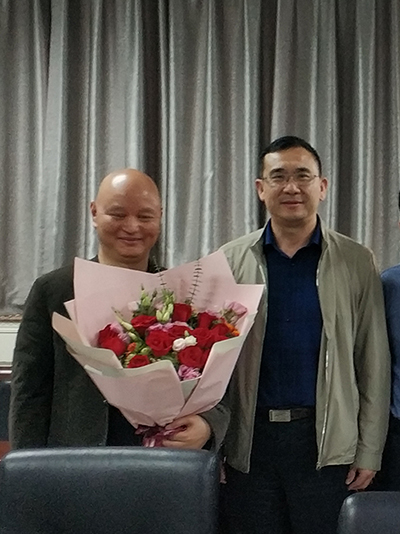 用开放思维引领教学人生--深高平光宇老师《开放式探究性教学之体会》学术报告（人物资料）.jpg