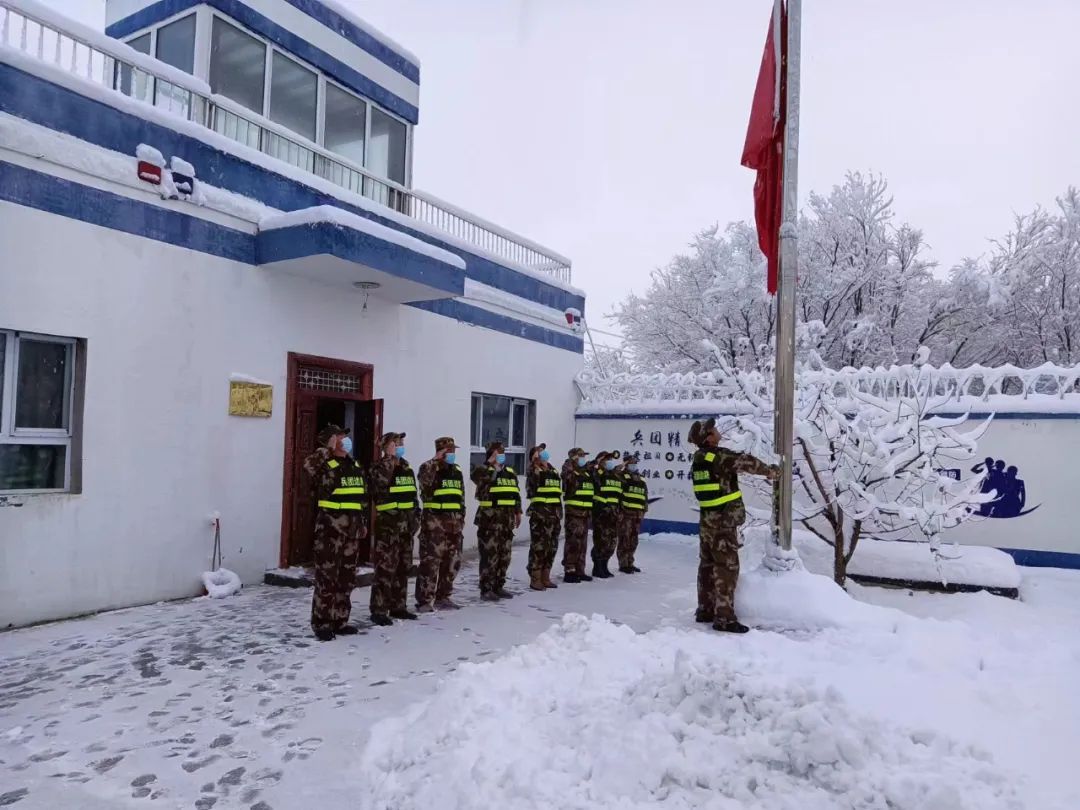 那片雪……那抹绿……----记平光华（人物资料）.jpg