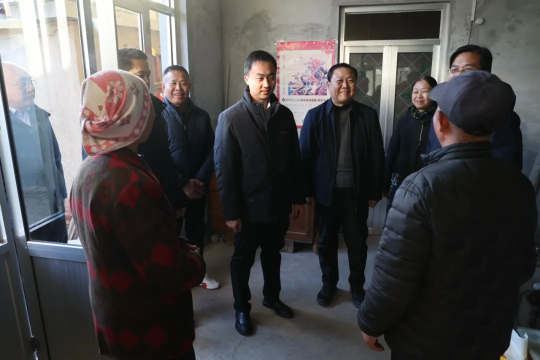 山东航空学院马克思主义学院党总支书记平金明、院长傅开梅一行到古城镇走访慰问驻村第一书记和困难群众（人物资料）.webp