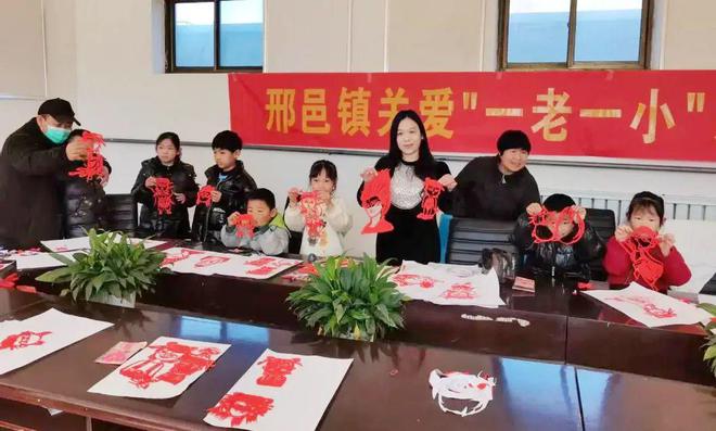 邢邑平氏剪纸传承人平江红开展非遗剪纸亲子活动（文献整理）.jpg