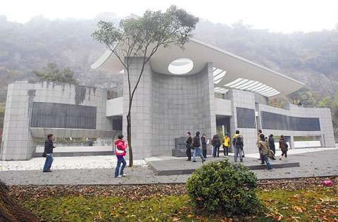 潘天寿听风阁诗亭“落”西湖 两岸共吟大师遗风（文化资料整理）.jpg