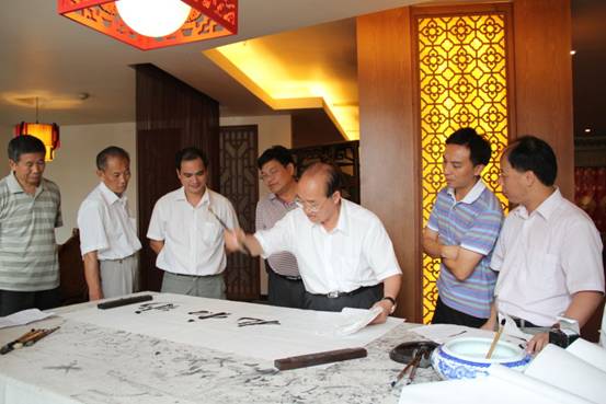 潘鸿权副主席亲切看望四川潘氏（文化资料整理）.jpg