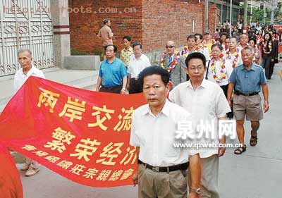 昨日上午，台湾省台南县庄氏后裔庄国明一行18人到晋江市青阳街道桂山社区寻根谒祖。