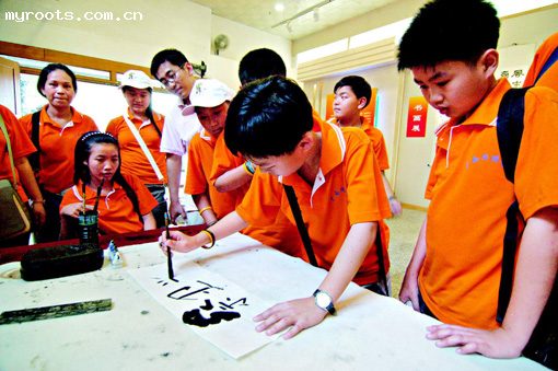 泰国华裔少年南宁寻根.jpg