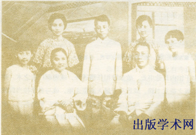 鄺富灼全家福