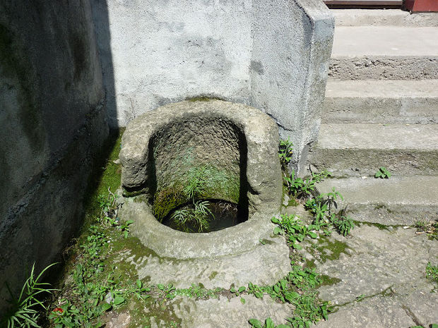 潜宅井：