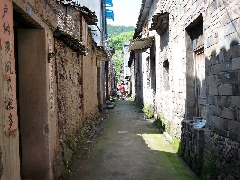 潜宅街全景：