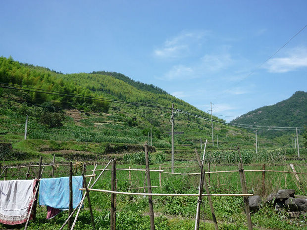 眼前是潜山畈，潜山，潜宅竹园（潜宅仓园，潜宅花园，上练马场与下练马场未摄入）：