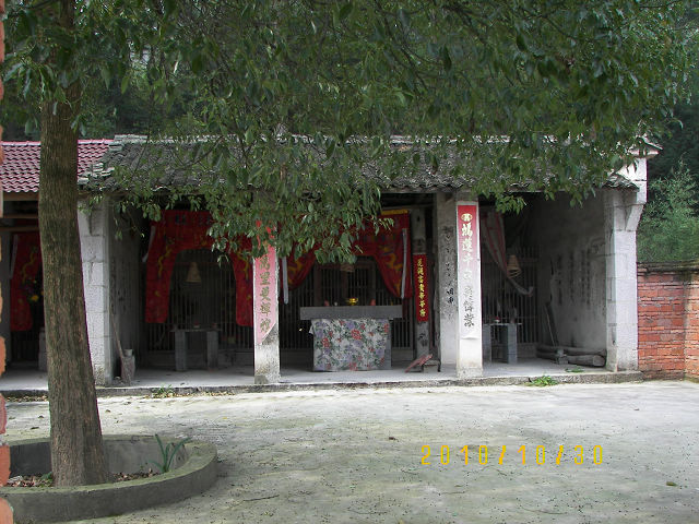 浙江缙云下潜《潜尚书殿》内景。
