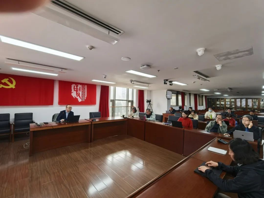 古代史研究所举办青年学术系列讲座：“超越“族群政治”——元朝“根脚”逻辑与解唯物史观的再发掘”.jpg