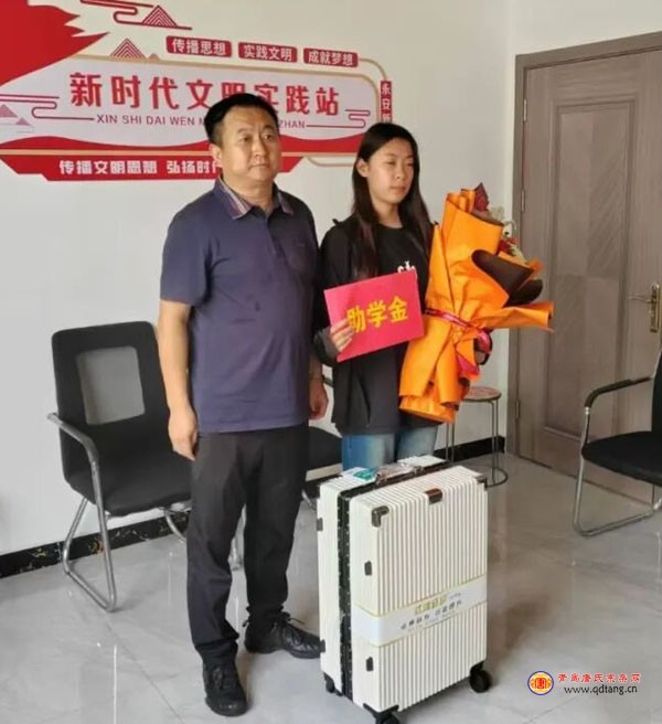 tang_0039243e295efe02e9_04.jpg