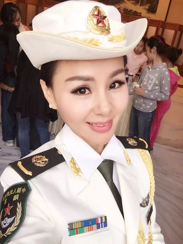 tang_9f184ebf0a5d4eb2b6_04.jpg