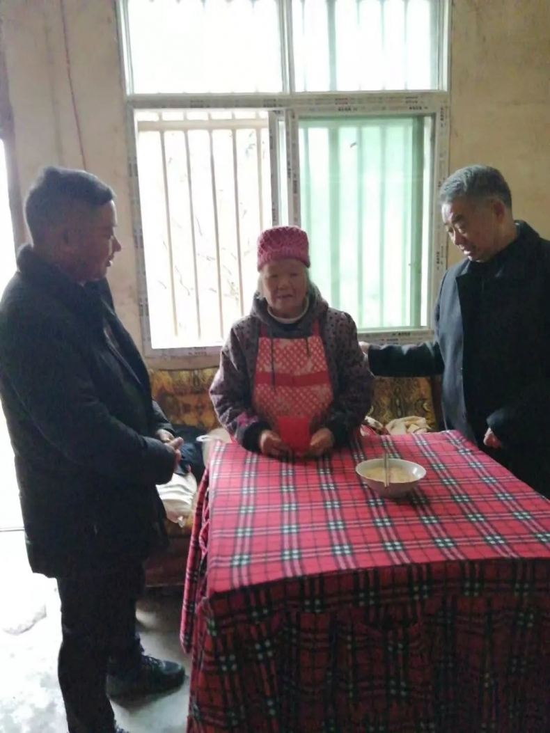 中共湖南省徐氏文化发展中心党支部委员会  徐氏宗亲联谊会  高龄老人走访慰问活动.png