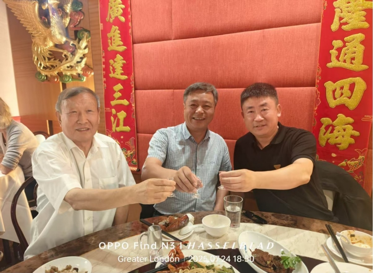 宗亲联谊     情谊更浓  ——热迎徐腾会长到访.png