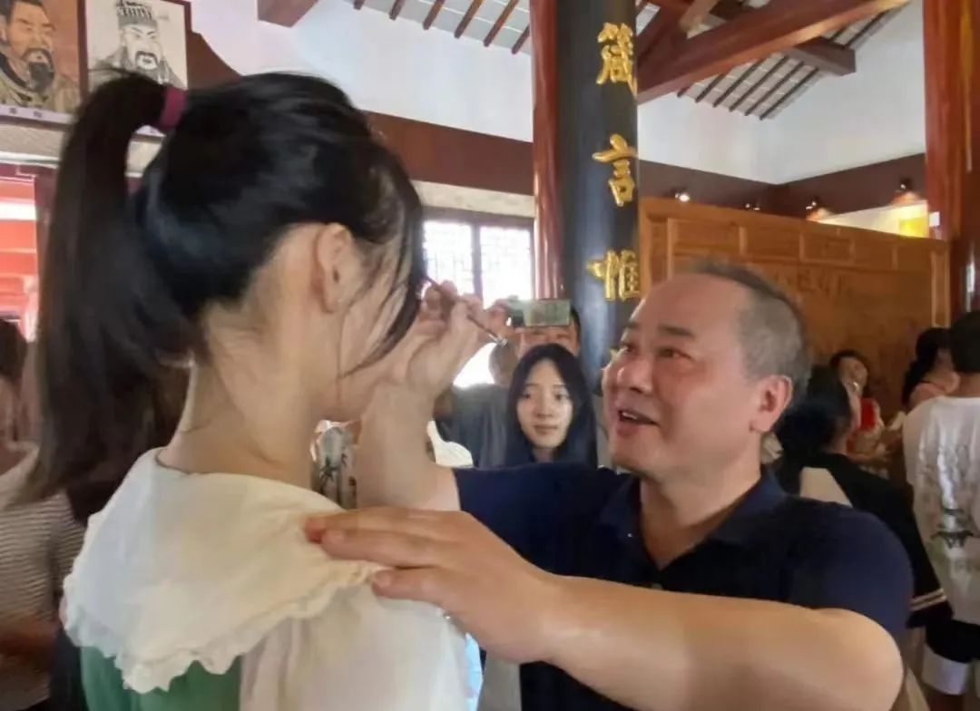 湖南省徐氏文化发展中心平江工作站  平江县仁爱公益基金会东海堂服务站  第五届奖学活动.png