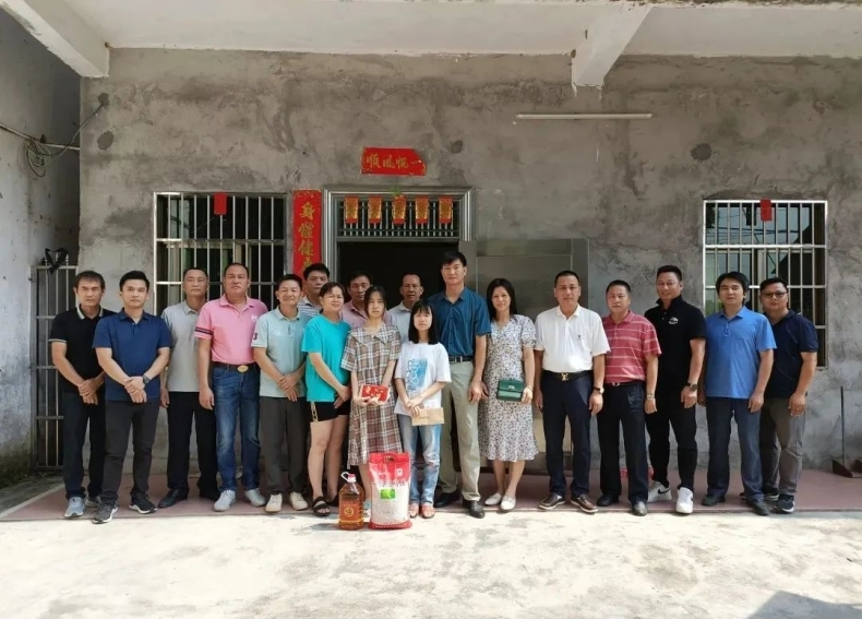 广东省博罗东海扶贫助学互助会慰问特困学生.png