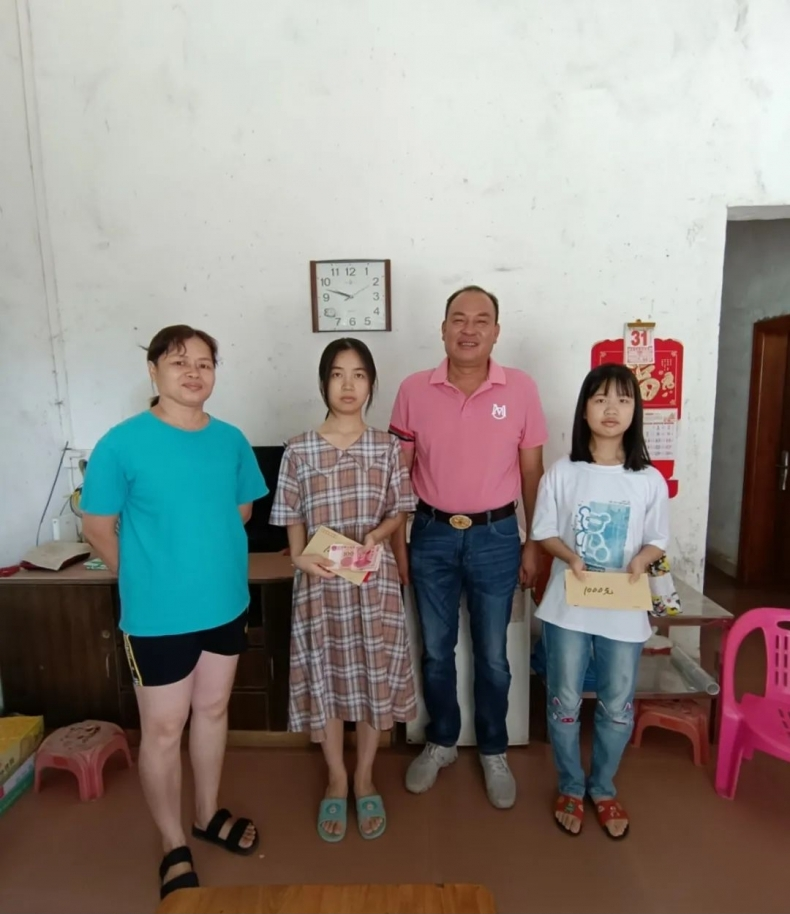 广东省博罗东海扶贫助学互助会慰问特困学生.png