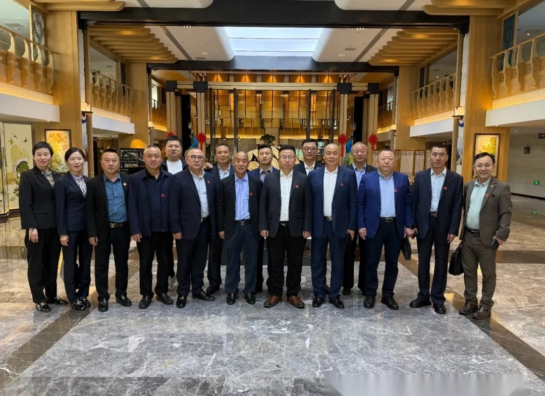 全球徐氏企业家考察团珲春之行一全球总会与吉林珲春市政府举行政策对接座谈会.png