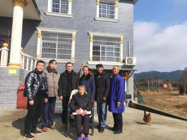 中共湖南省徐氏文化发展中心党支部委员会  徐氏宗亲联谊会  高龄老人走访慰问活动.png