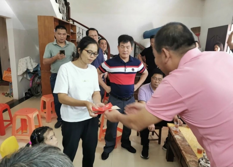 广东省博罗东海扶贫助学互助会慰问特困学生.png
