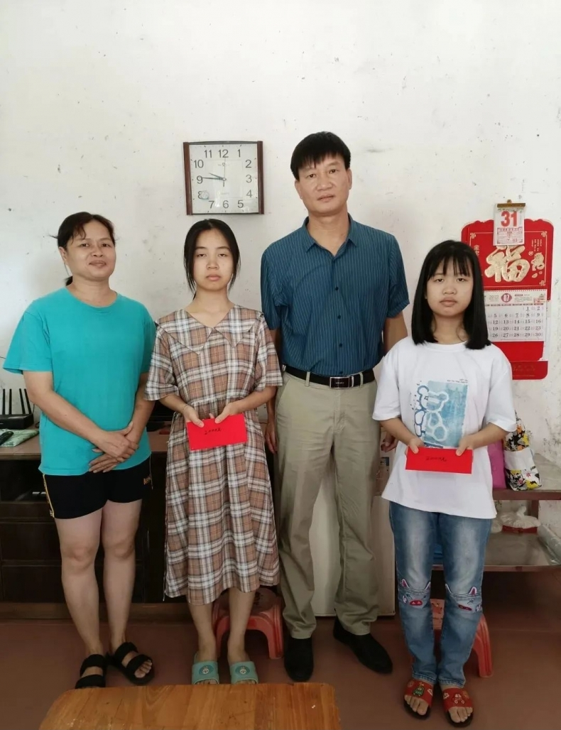 广东省博罗东海扶贫助学互助会慰问特困学生.png