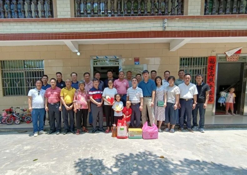 广东省博罗东海扶贫助学互助会慰问特困学生.png