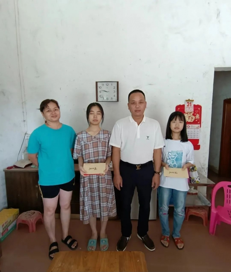广东省博罗东海扶贫助学互助会慰问特困学生.png