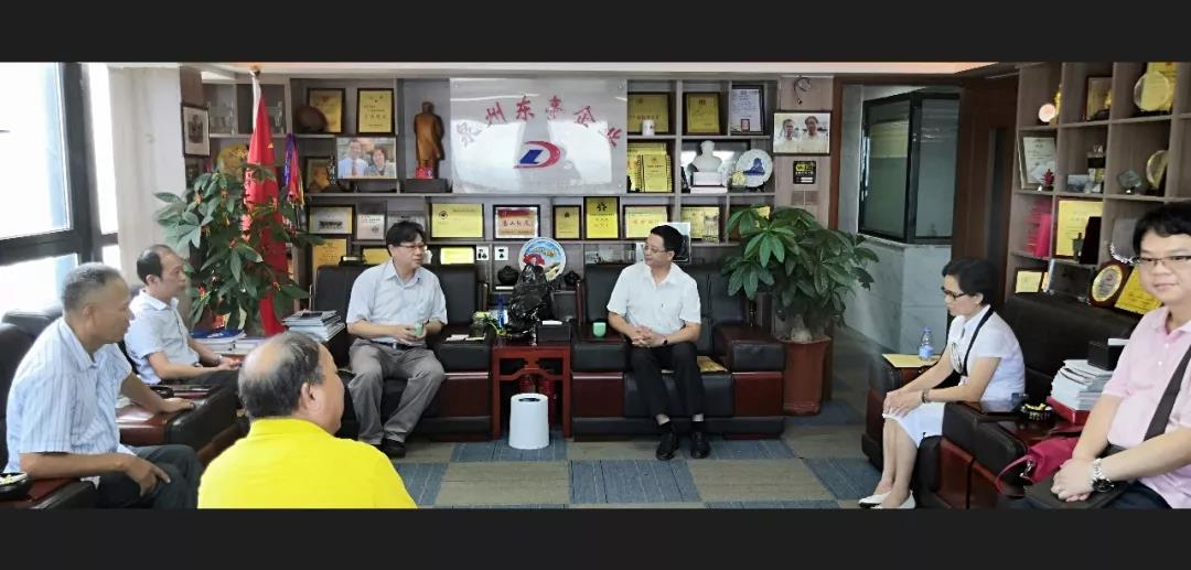 台胞张家鳞寻根泉州 调研两岸张氏家史编纂工作（族谱资料）.jpg