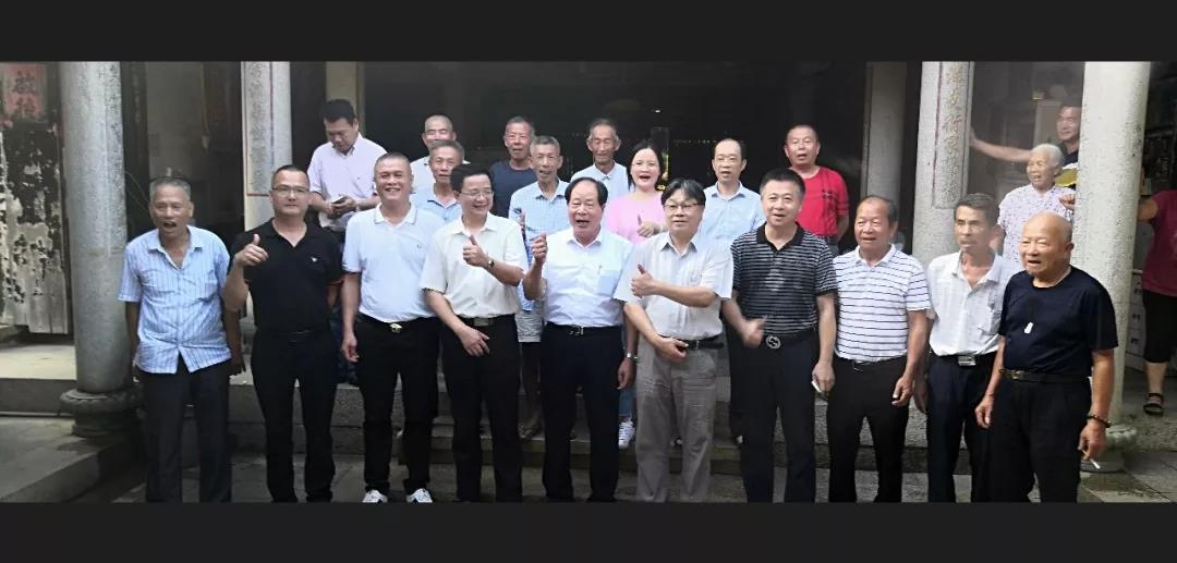 台胞张家鳞寻根泉州 调研两岸张氏家史编纂工作（族谱资料）.jpg