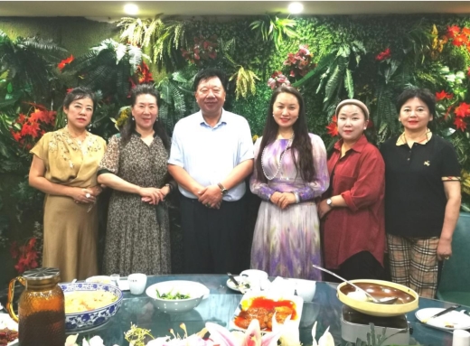 新疆秋高气爽 迎宾备会正忙： 新疆张姓再次举行世张八届四次理事会筹备工作会议（文化资料）.jpg