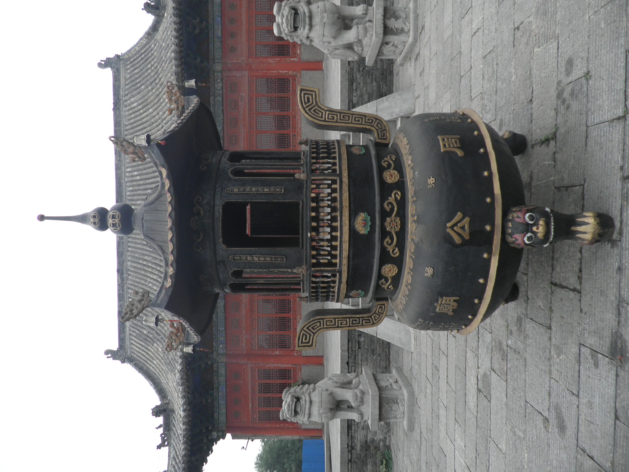 周时选总会长在洛阳周公庙（宗亲交流）.jpg