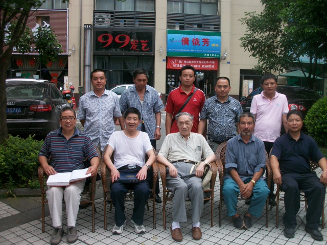 寻查组和宗亲的合影（谱牒资料）.jpg