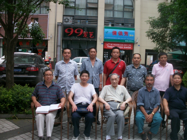寻查组和宗亲的合影（谱牒资料）.jpg