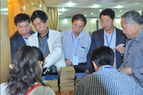 图书首发暨书款慈善捐赠会胜利落下帷幕（文化辑录）.jpg