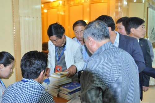 图书首发暨书款慈善捐赠会胜利落下帷幕（文化辑录）.jpg