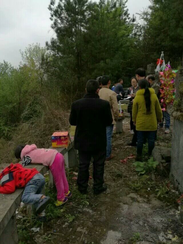 周尚珠、周尚忠后裔清明汇聚重庆酉阳小坝祭祖（祭祖纪事）.jpg