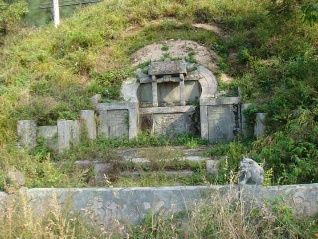 罗源县廪尾村发现一座周氏古墓（古迹寻访）.jpg