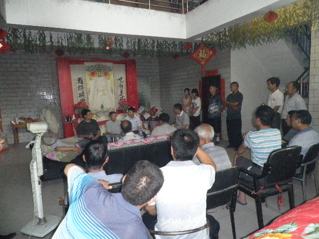 周时选总会长在洛阳周公庙（宗亲交流）.jpg