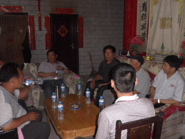 周时选总会长在洛阳周公庙（宗亲交流）.jpg