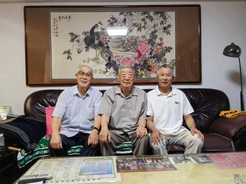 周时选会长等看望周开喜名誉会长（宗亲交流）.jpg