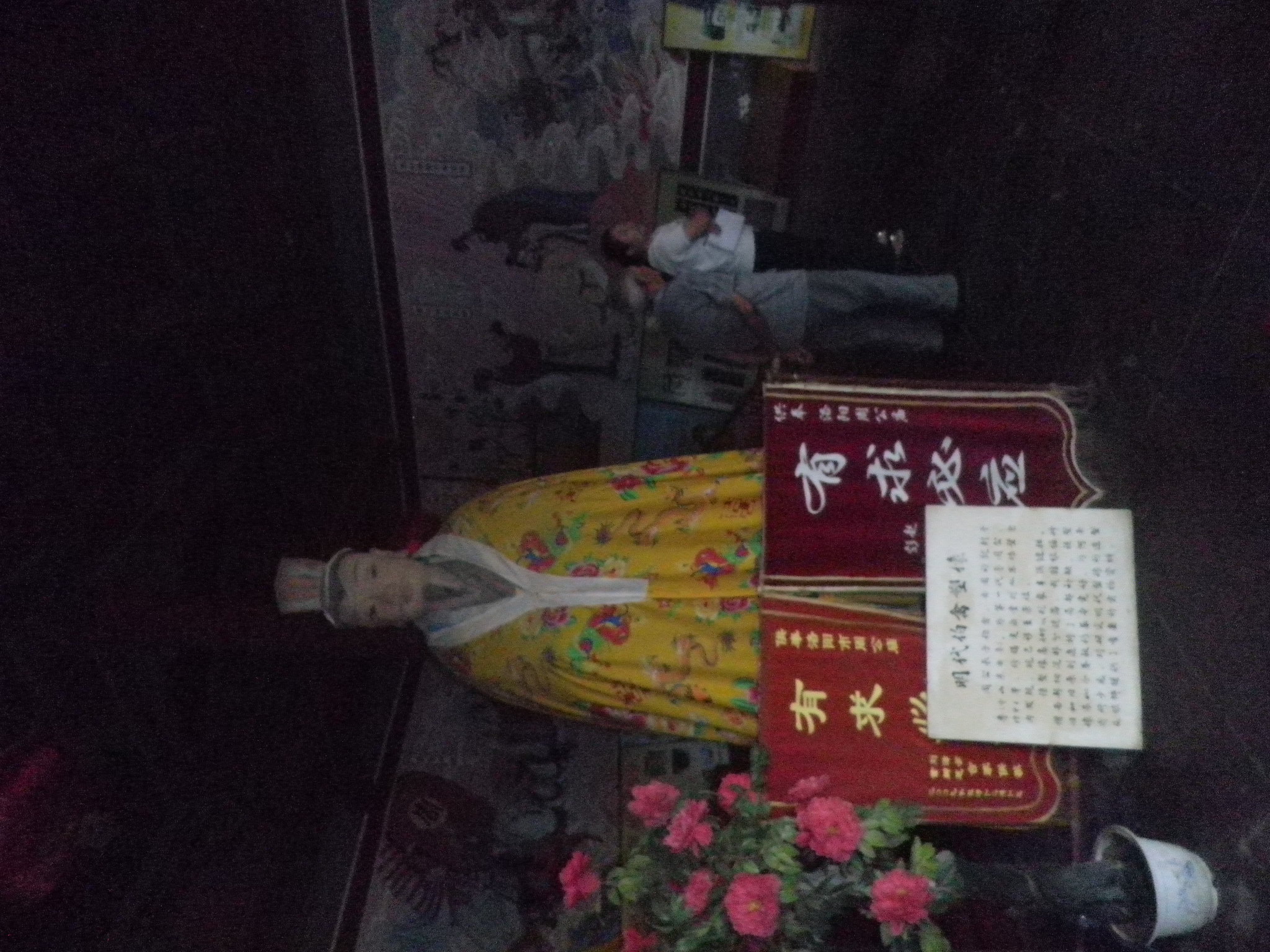 周时选总会长在洛阳周公庙（宗亲交流）.jpg