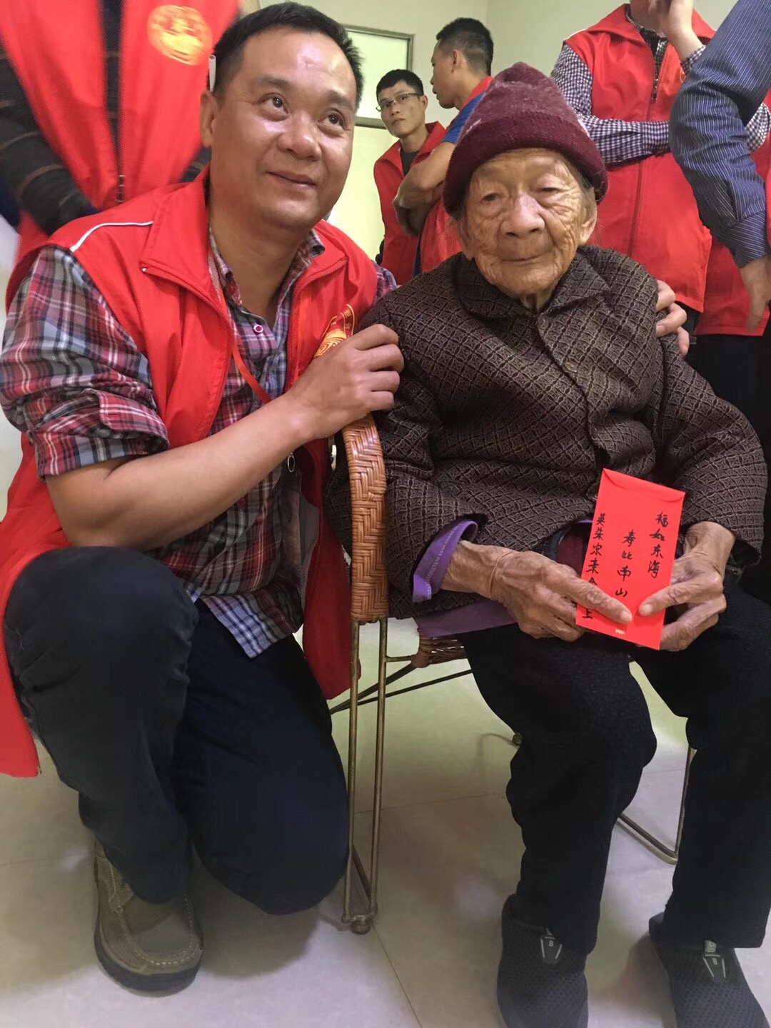 广东英德朱氏宗亲联谊会敬老活动（宗亲纪事）.jpg