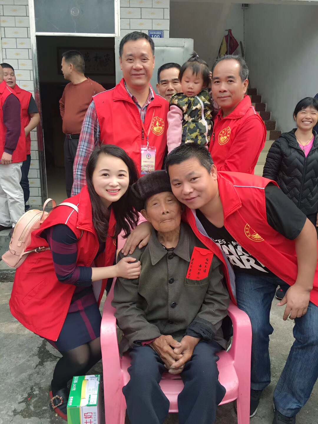 广东英德朱氏宗亲联谊会敬老活动（宗亲纪事）.jpg