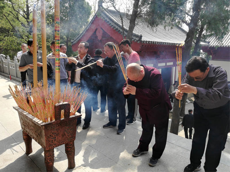 全国朱氏族人代表在世界朱氏族人发祥地邹城峄山举办祭祀活动 ...（祭祖纪事）.jpg